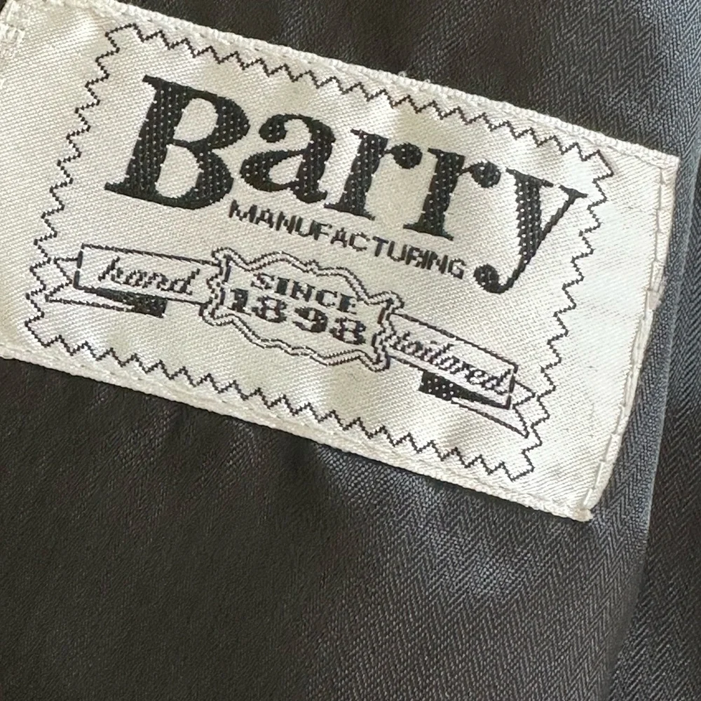 Barry men suit jacket and pants are size 40/32